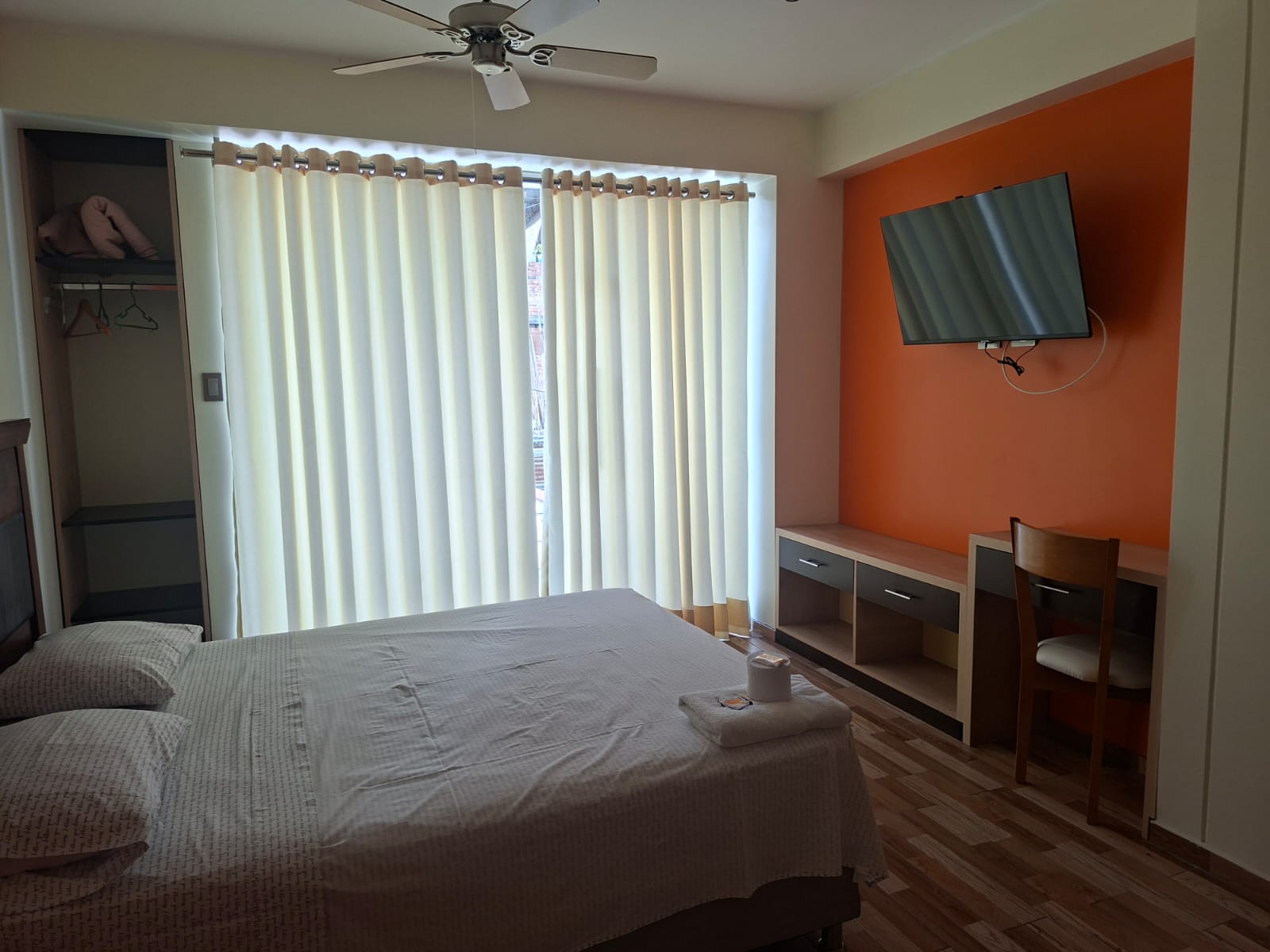 Habitacion con cama QUEEN